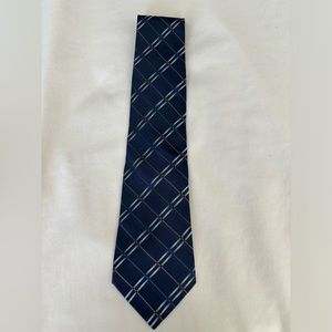 Clairborn navy blue and blue tie 100% silk